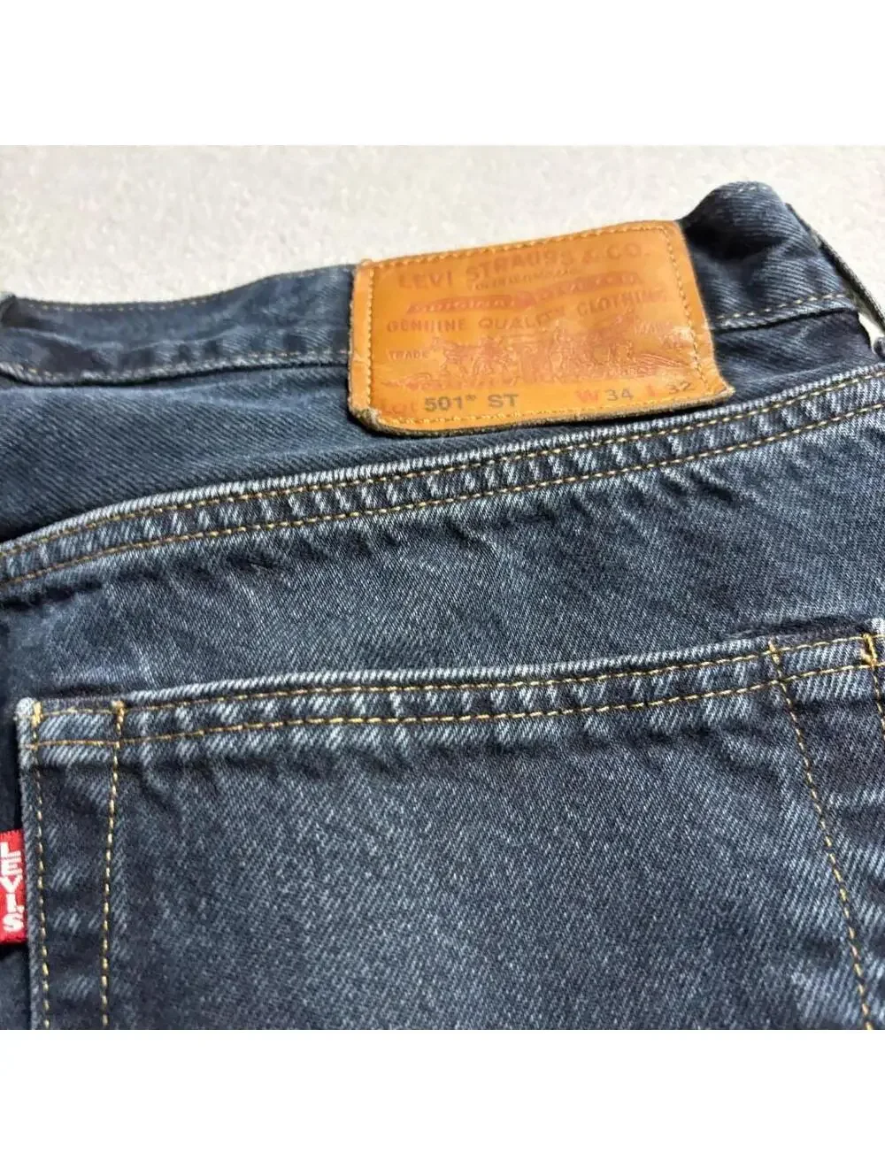 Levis Premium 501 Original Fit Jeans Mens 34x32 Dark Wash Button Fly Blue Denim